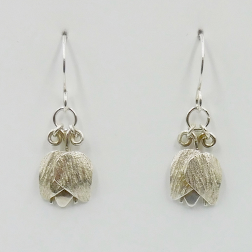 Click to view detail for DKC-2032 Earrings, Tulips, Silver $78